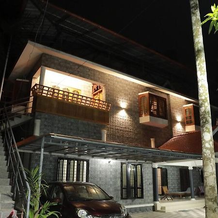 Anandam Stays - Premium 3Bhk Plush Homestay, Vaikom Near Kumarakom 외부 사진