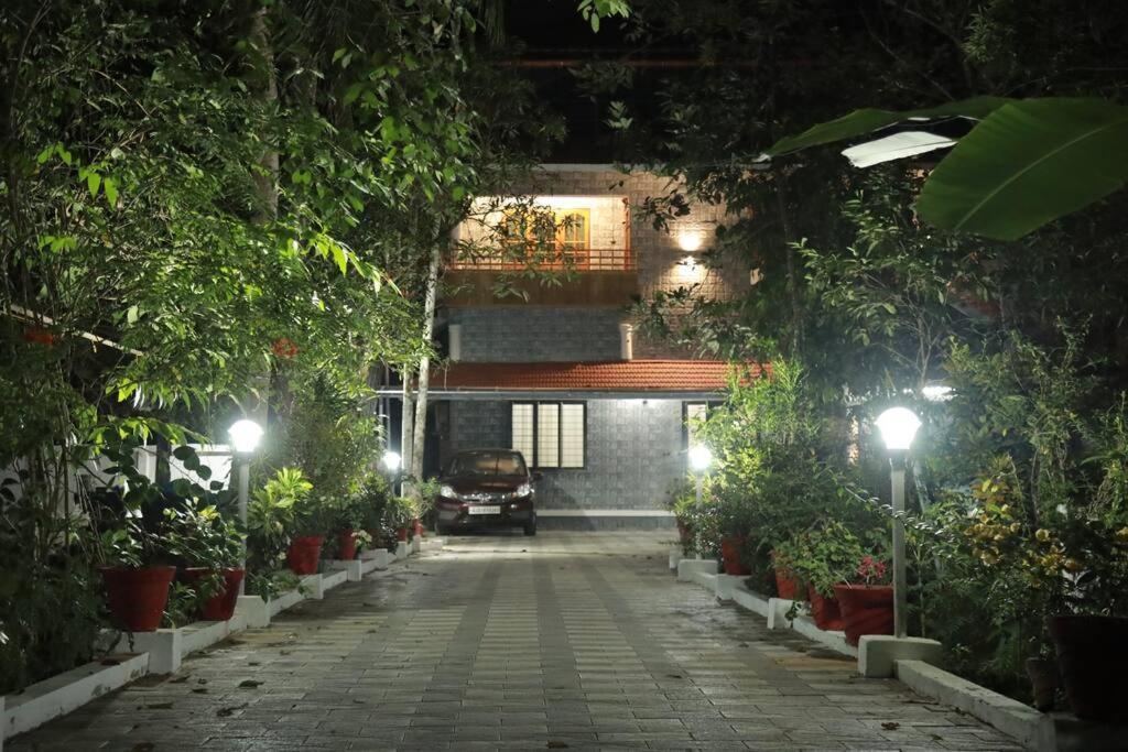 Anandam Stays - Premium 3Bhk Plush Homestay, Vaikom Near Kumarakom 외부 사진