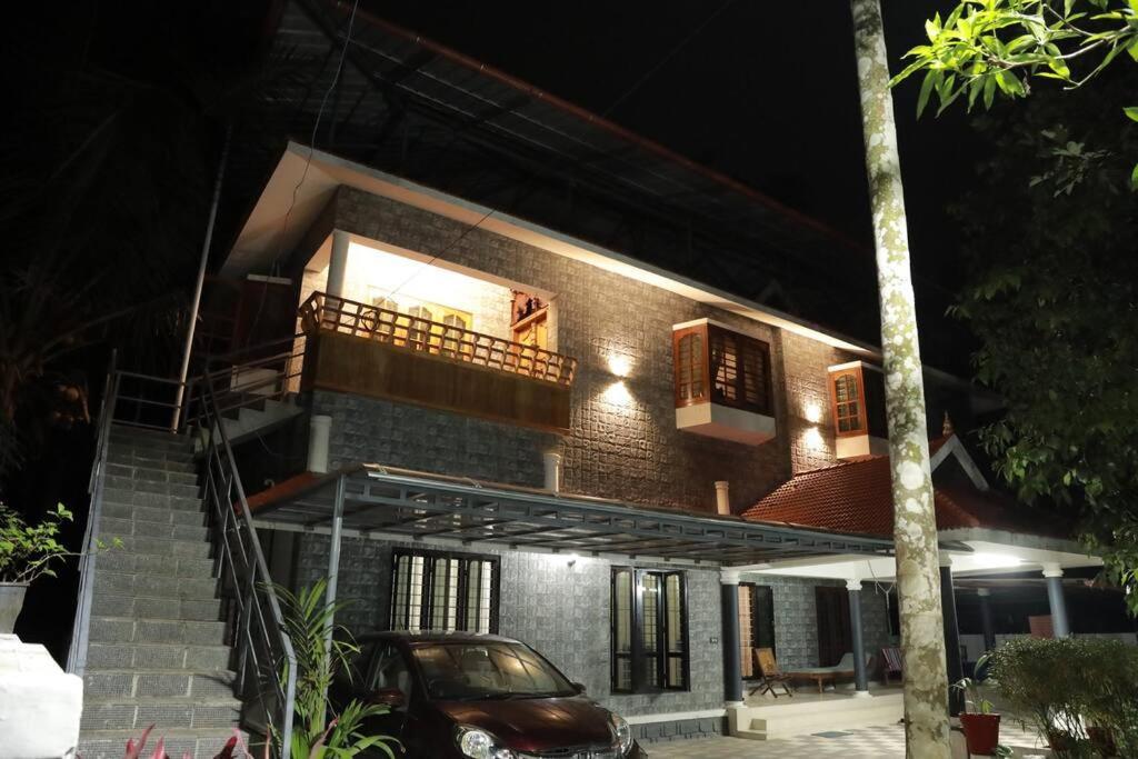 Anandam Stays - Premium 3Bhk Plush Homestay, Vaikom Near Kumarakom 외부 사진
