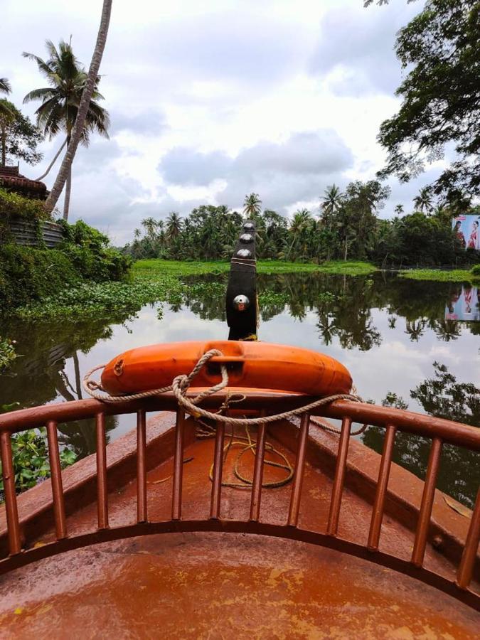 Anandam Stays - Premium 3Bhk Plush Homestay, Vaikom Near Kumarakom 외부 사진